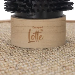 Designed by Lotte kradsepæl Fida i træ