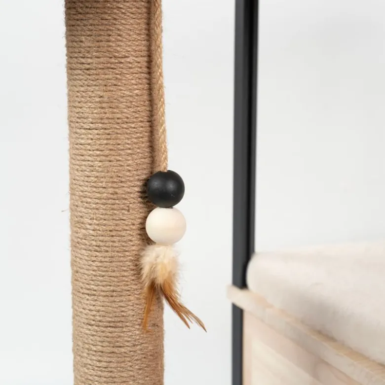 Designed by Lotte kradsetræ Nala M