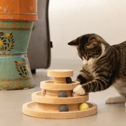 Designed by Lotte legetårn af træ Mia til katte