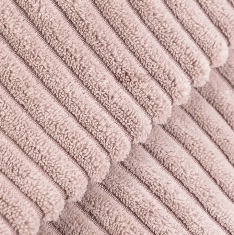 Designed by Lotte Ribbed kattekurv