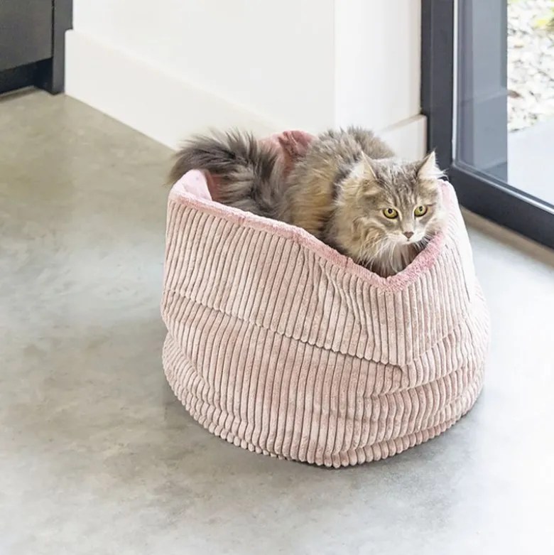 Designed by Lotte Ribbed kattekurv