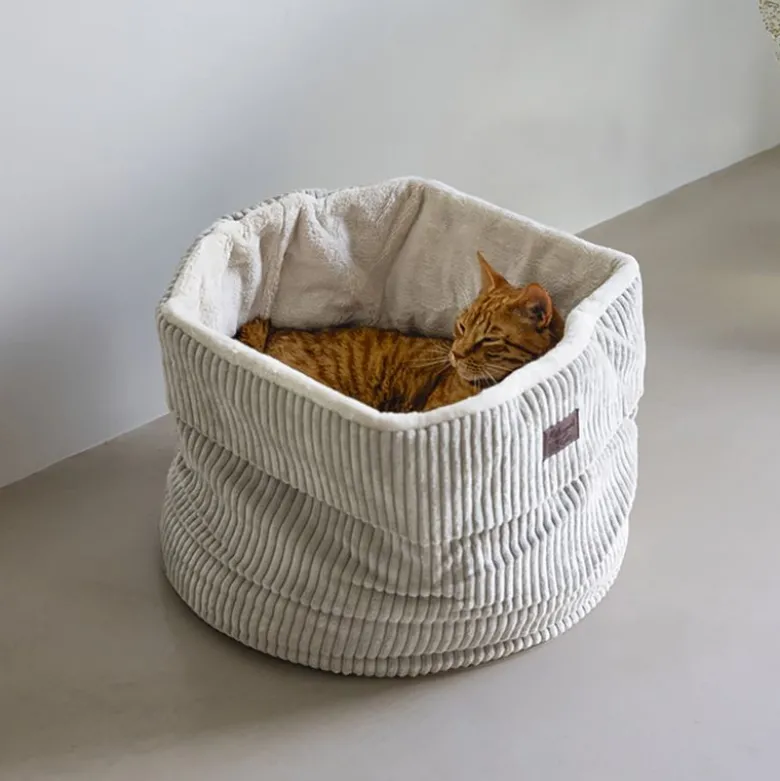 Designed by Lotte Ribbed kattekurv