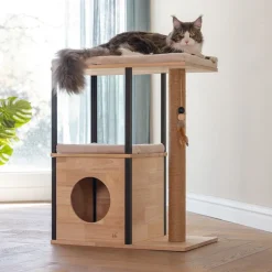 Designet af Lotte Nala kradsetræ