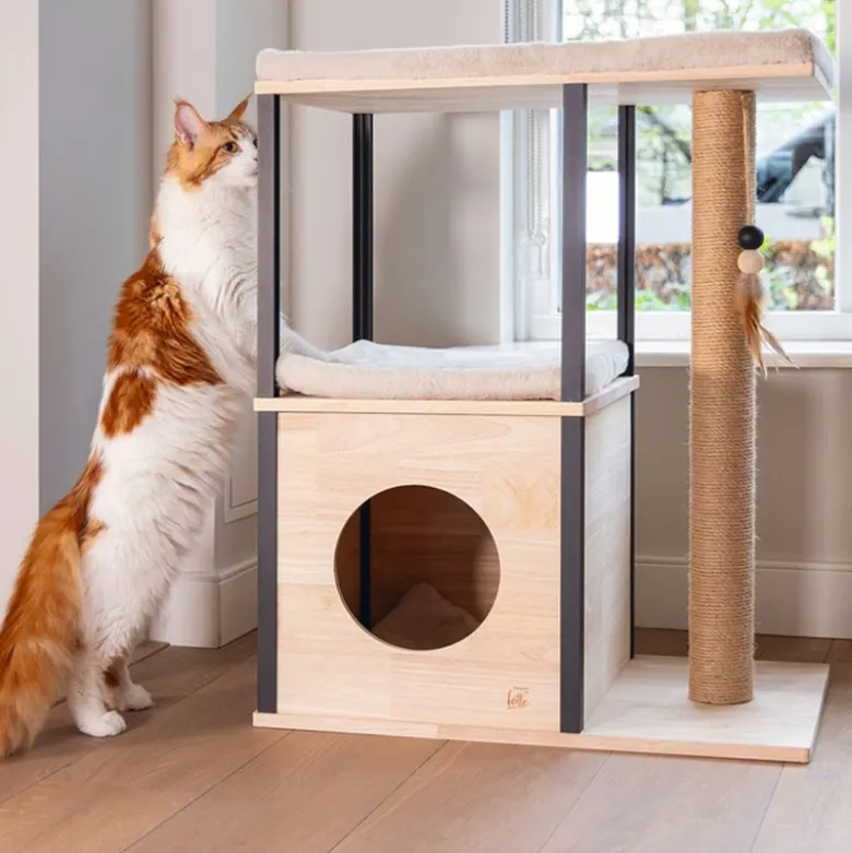 Designet af Lotte Nala kradsetræ