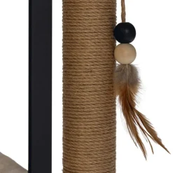 Designet af Lotte Nala kradsetræ