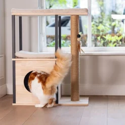 Designet af Lotte Nala kradsetræ