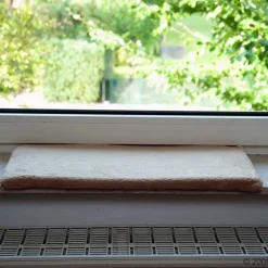 Plush kattepude til vindueskarmen
